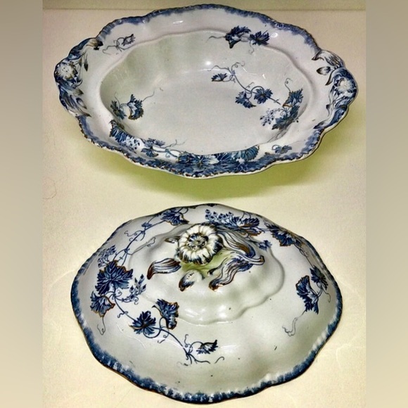 Vintage JOHN MADDOCK & SONS Virginia Slate Blue Gold Trim Covered Serving Bowl - Picture 4 of 11